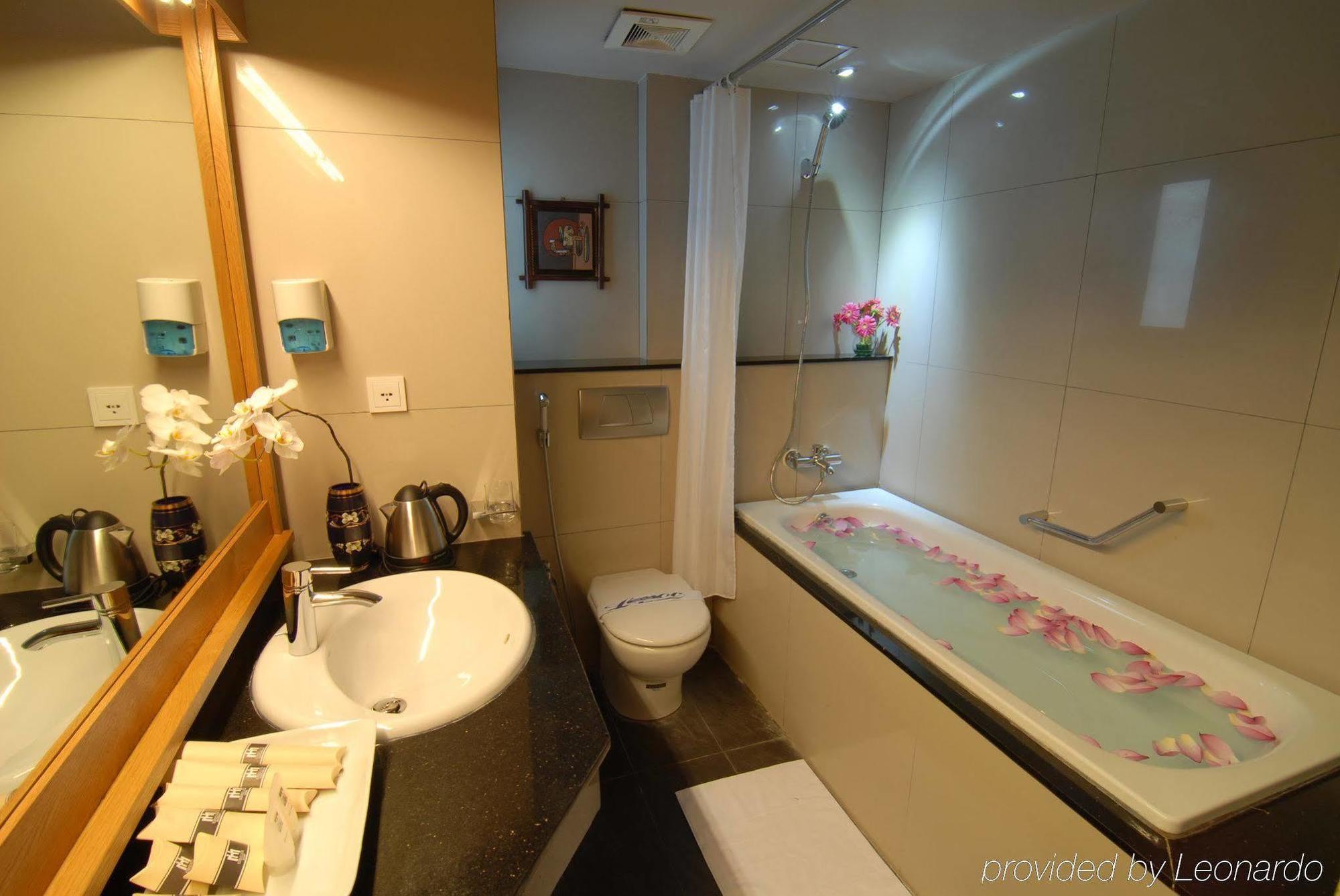 Hanoi Eternity Hotel Экстерьер фото