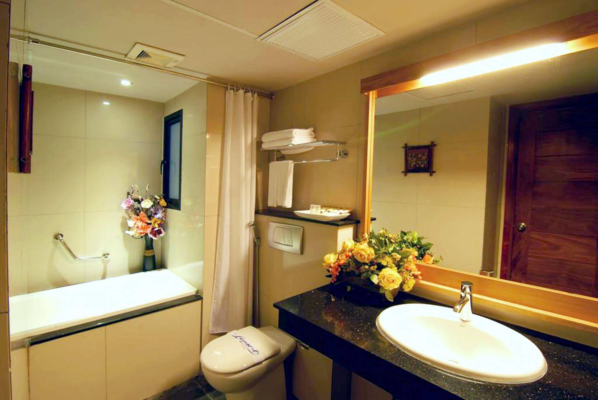Hanoi Eternity Hotel Экстерьер фото